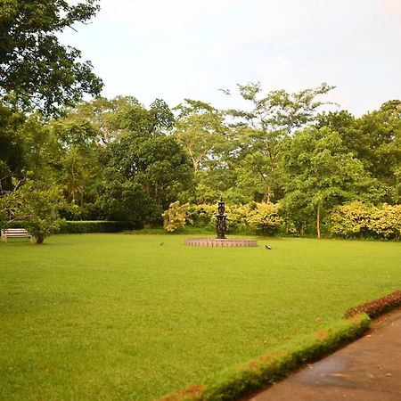 Hotel Thengal Manor Jorhāt Exterior foto