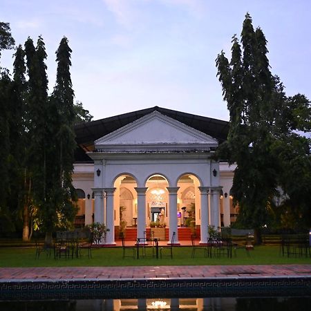 Hotel Thengal Manor Jorhāt Exterior foto
