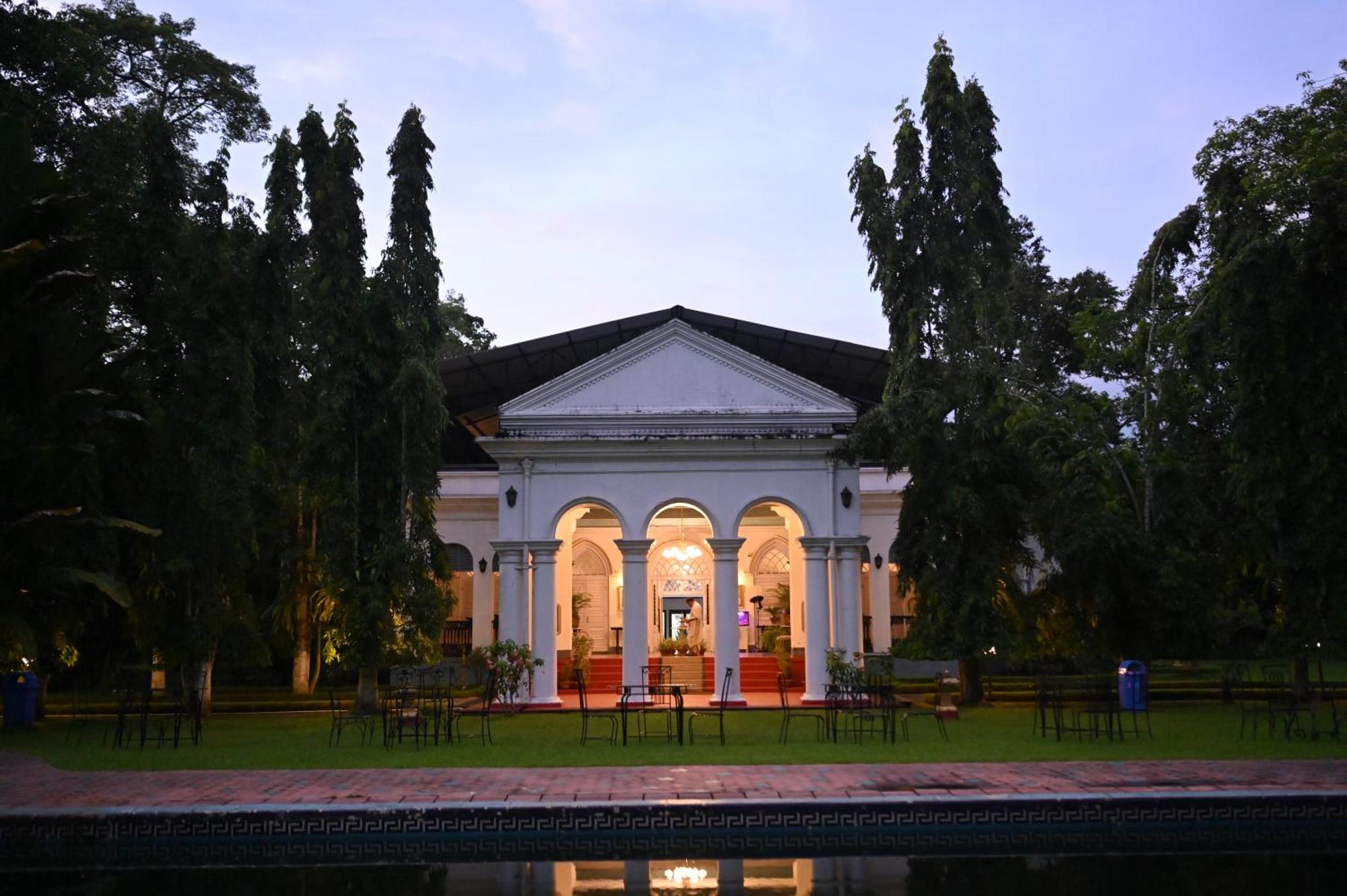 Hotel Thengal Manor Jorhāt Exterior foto