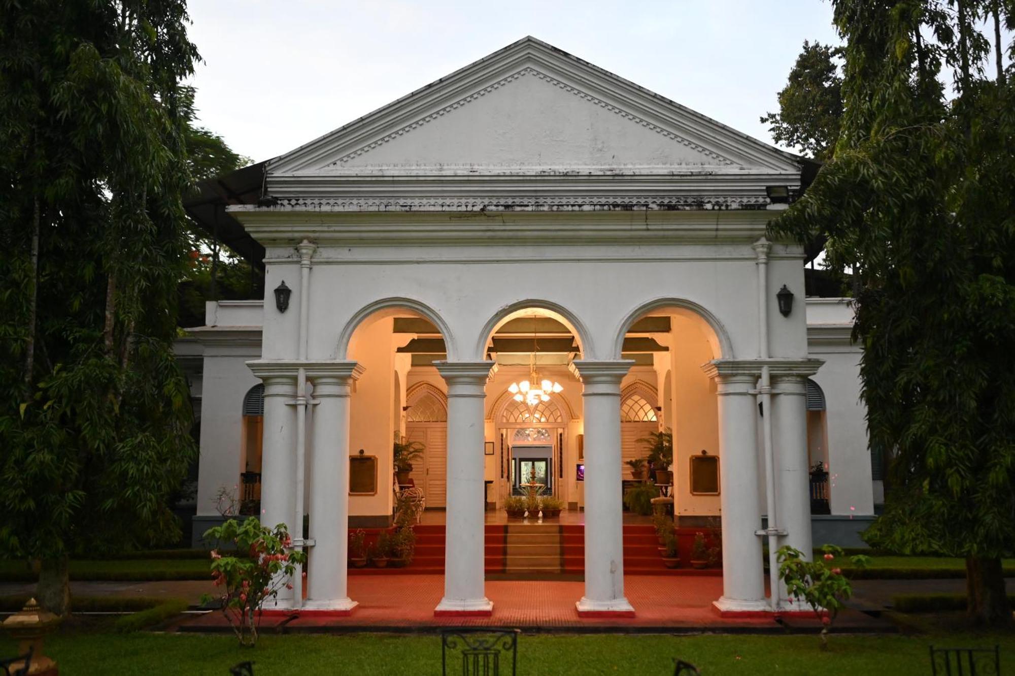 Hotel Thengal Manor Jorhāt Exterior foto