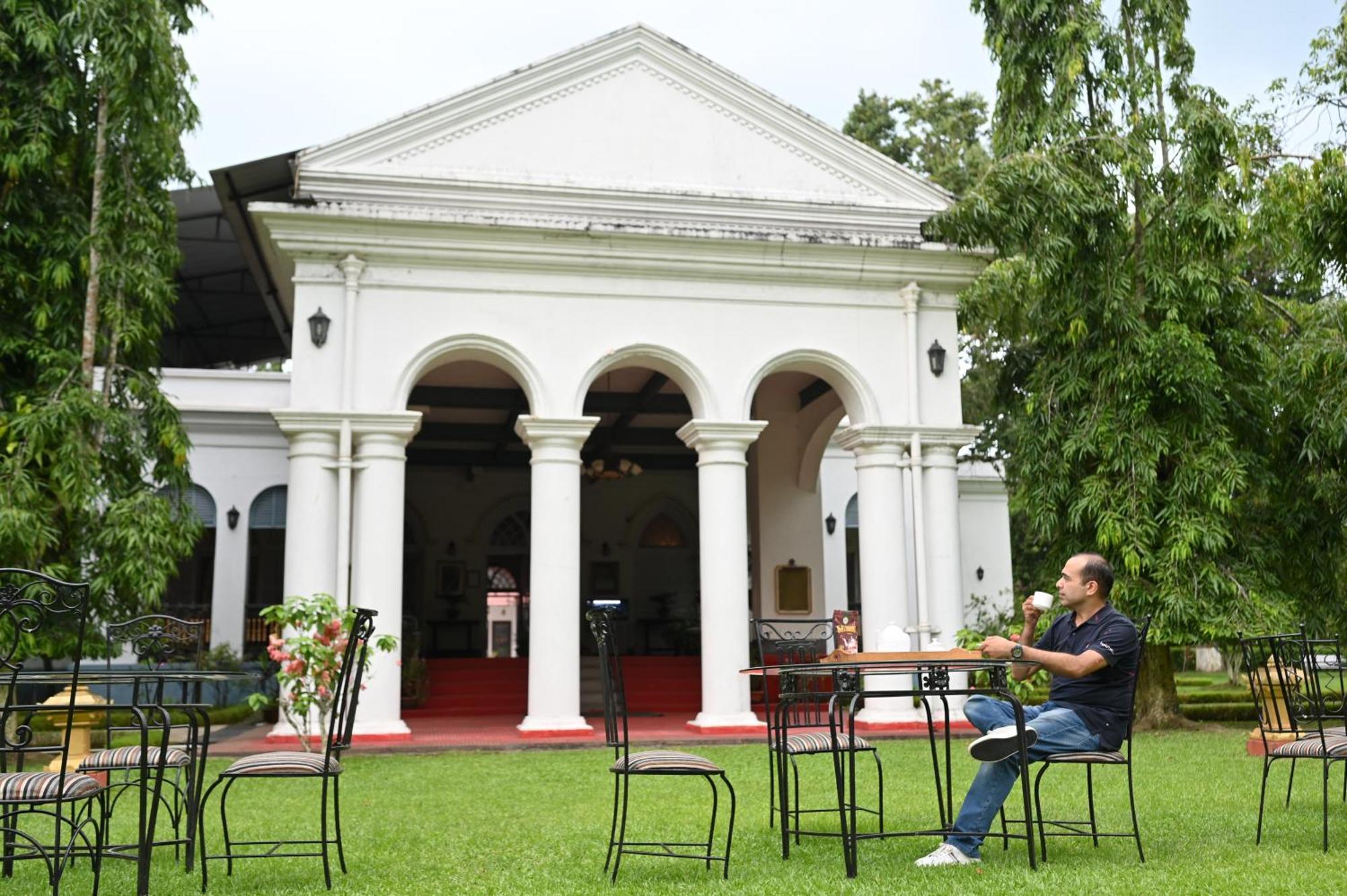 Hotel Thengal Manor Jorhāt Exterior foto