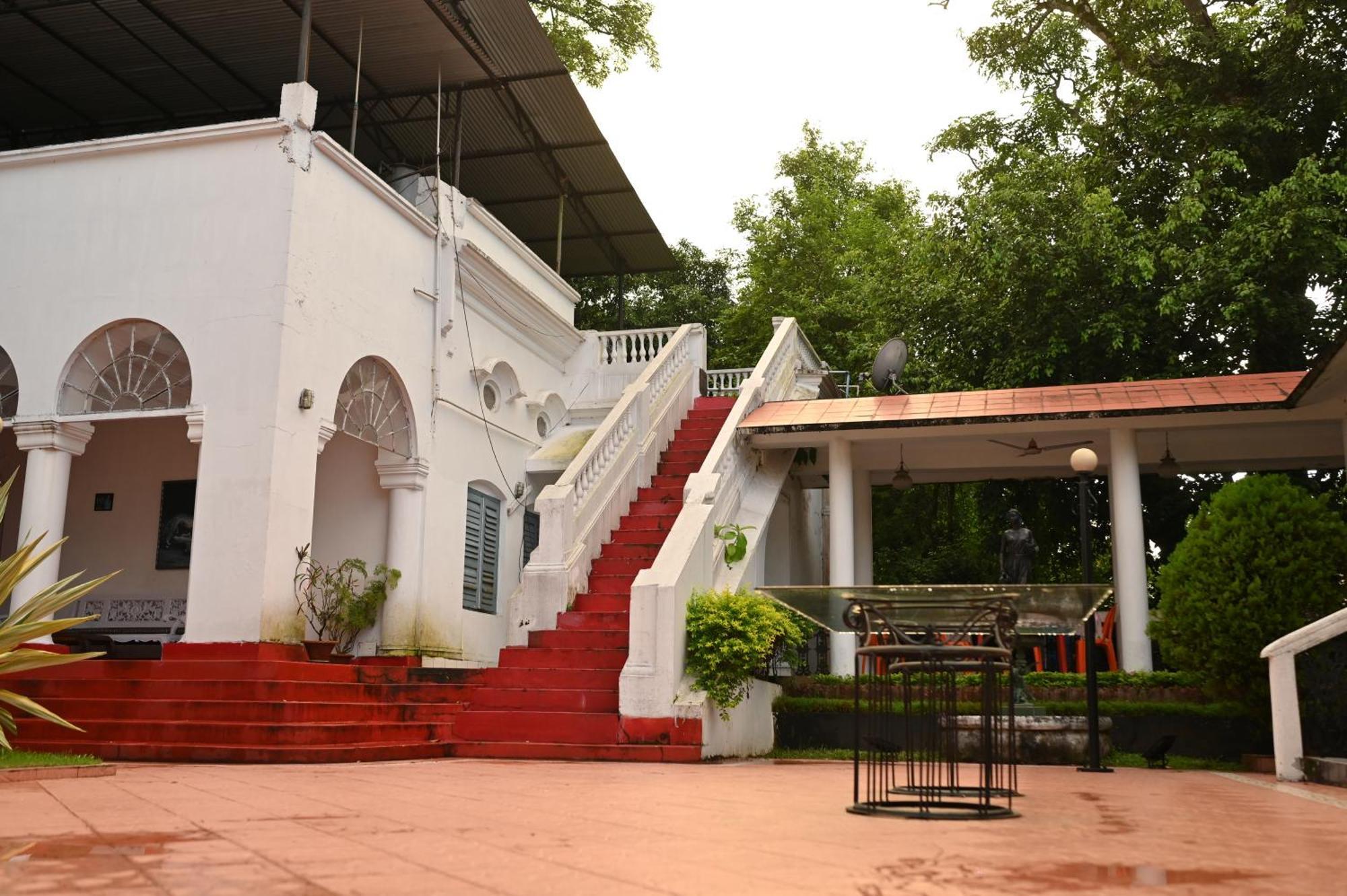 Hotel Thengal Manor Jorhāt Exterior foto