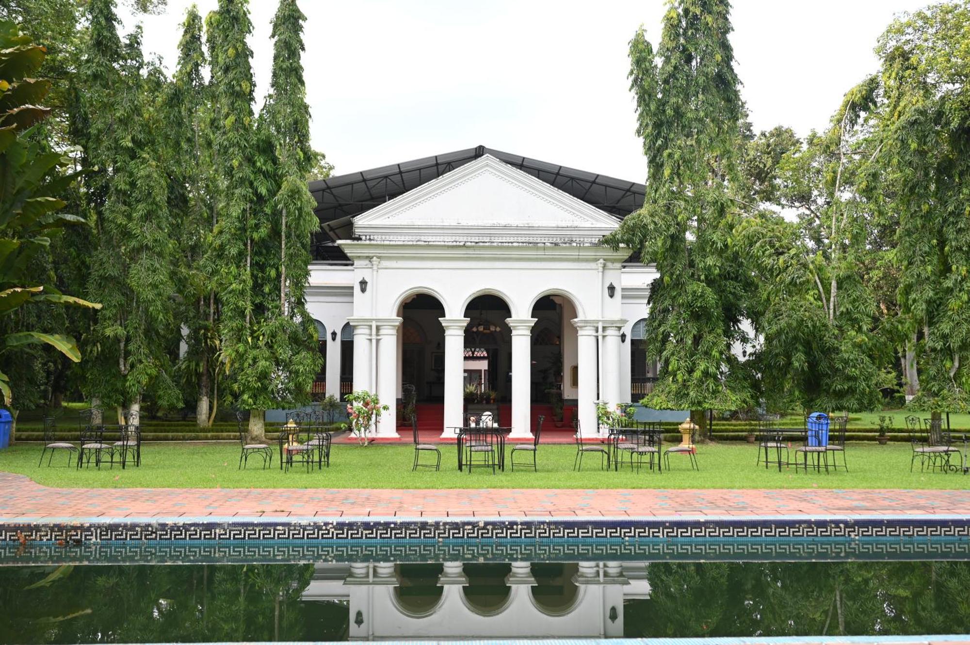 Hotel Thengal Manor Jorhāt Exterior foto