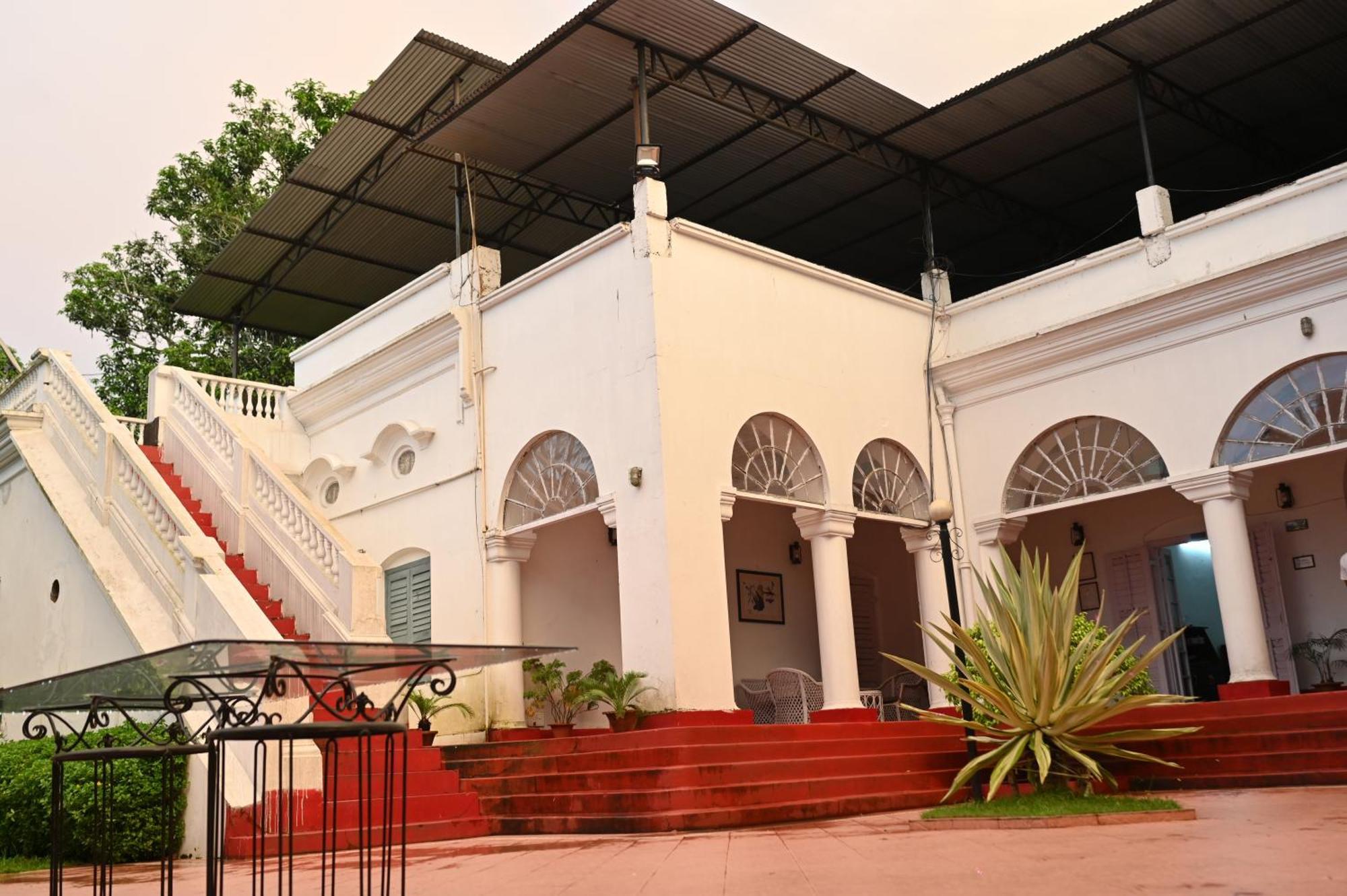 Hotel Thengal Manor Jorhāt Exterior foto