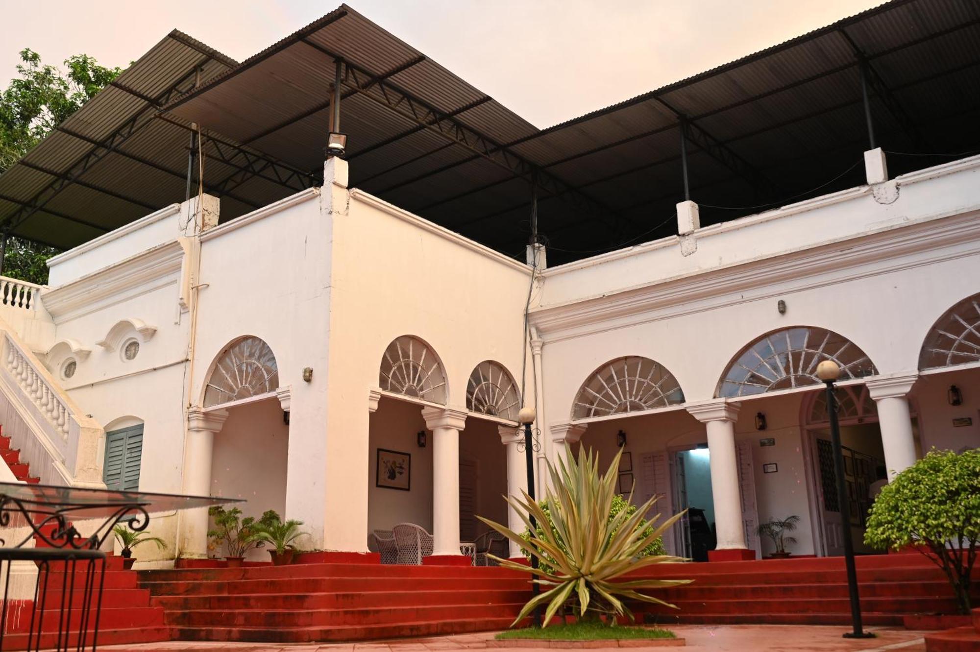 Hotel Thengal Manor Jorhāt Exterior foto