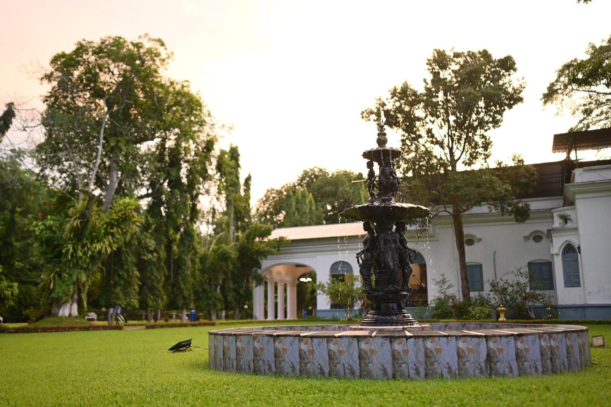 Hotel Thengal Manor Jorhāt Exterior foto