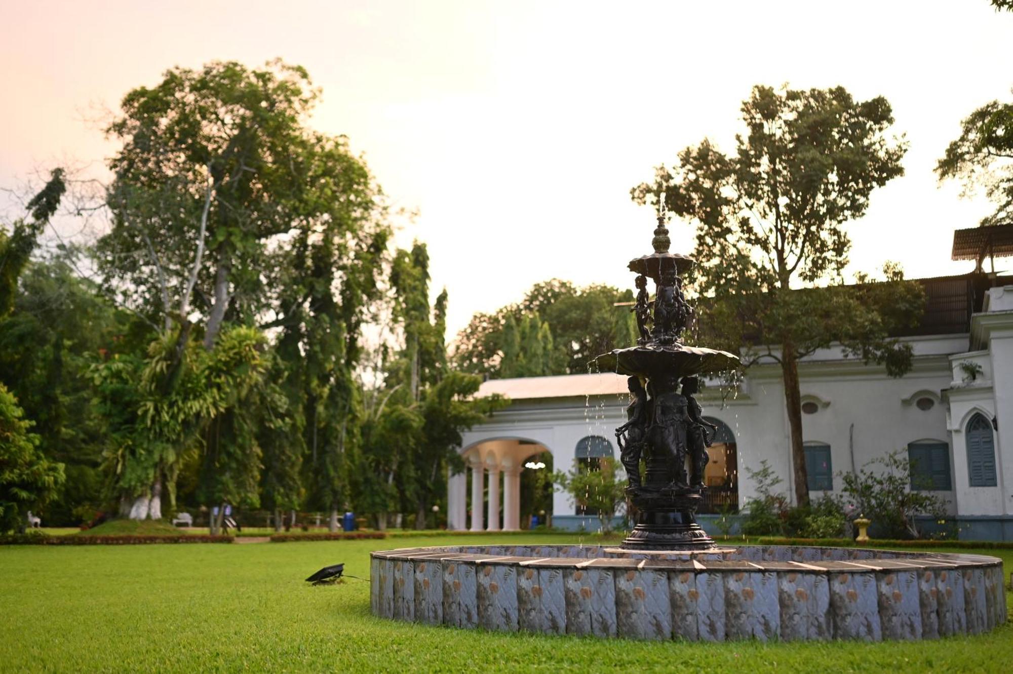 Hotel Thengal Manor Jorhāt Exterior foto
