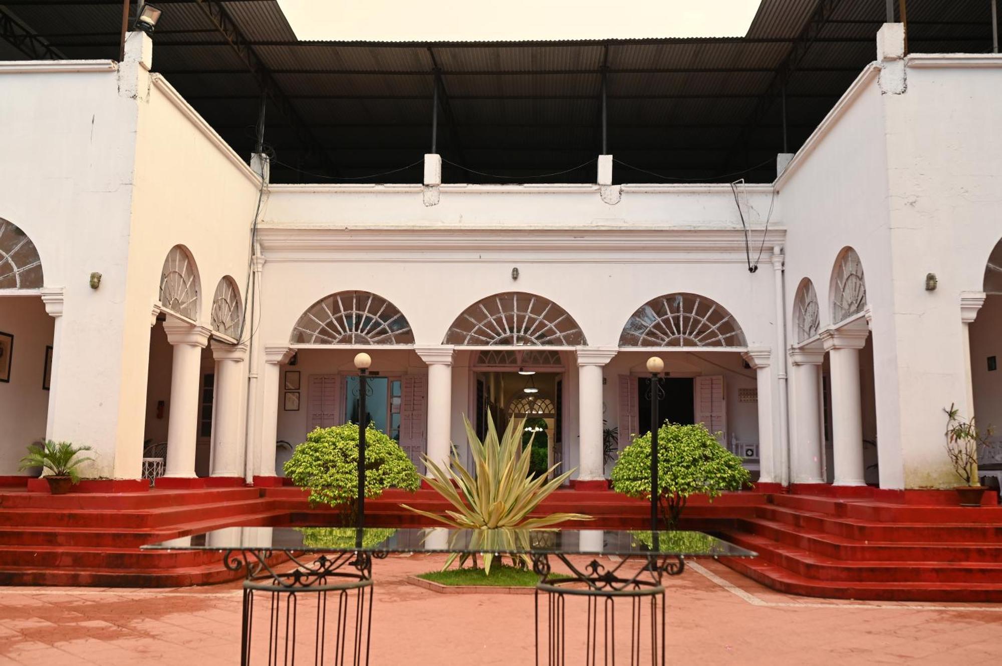 Hotel Thengal Manor Jorhāt Exterior foto