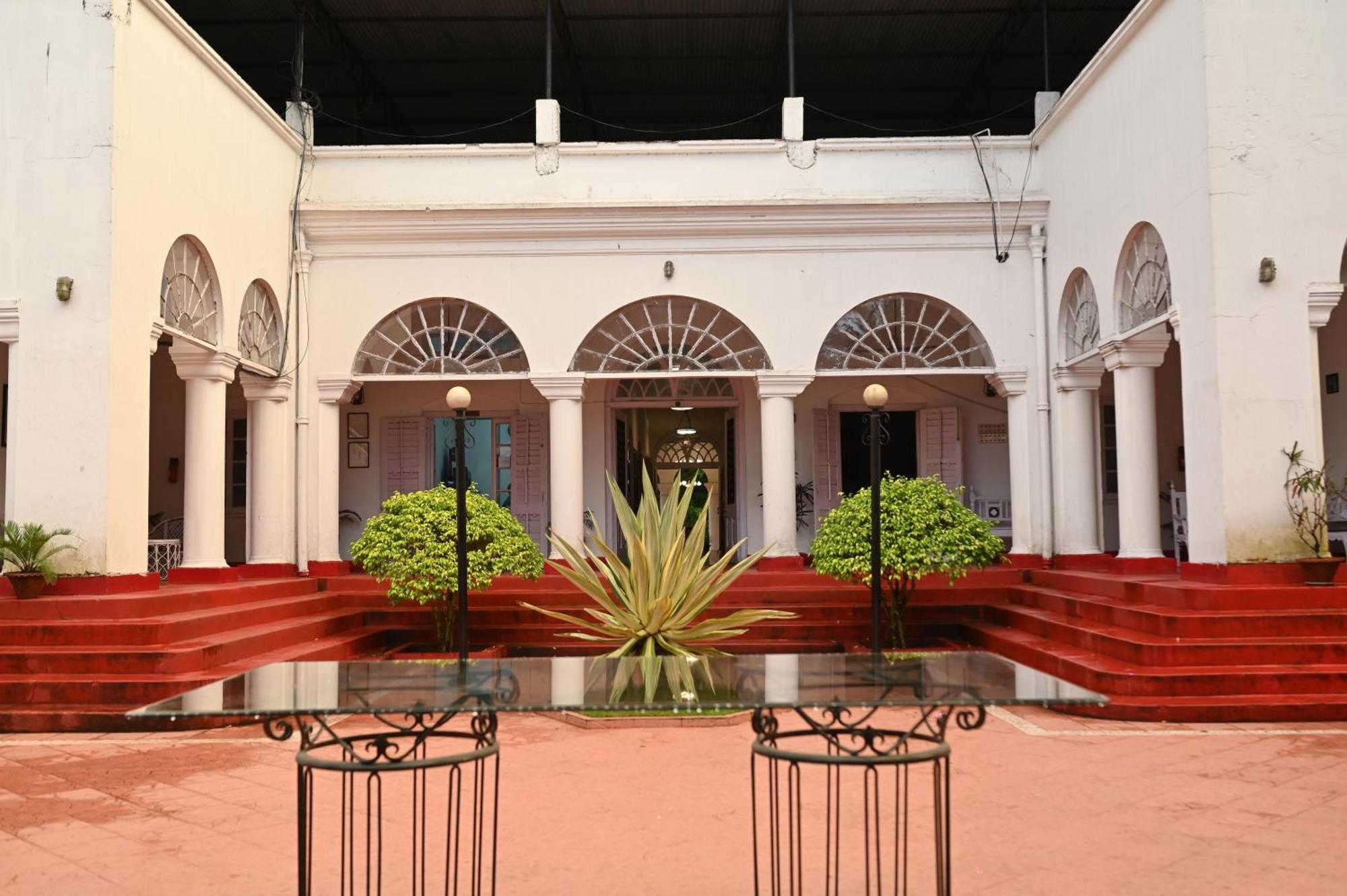 Hotel Thengal Manor Jorhāt Exterior foto