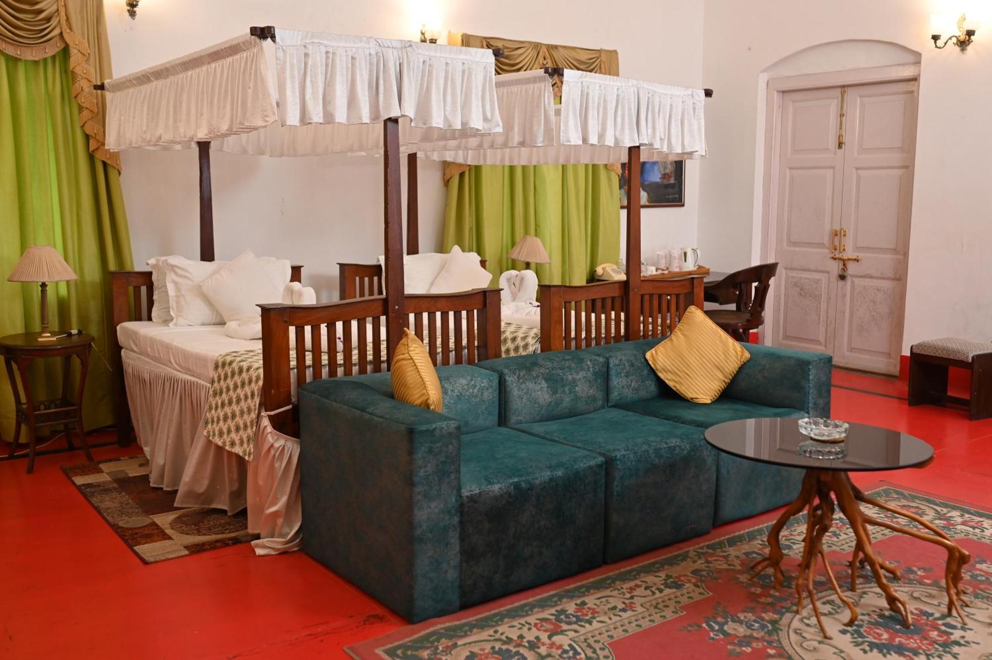 Hotel Thengal Manor Jorhāt Exterior foto