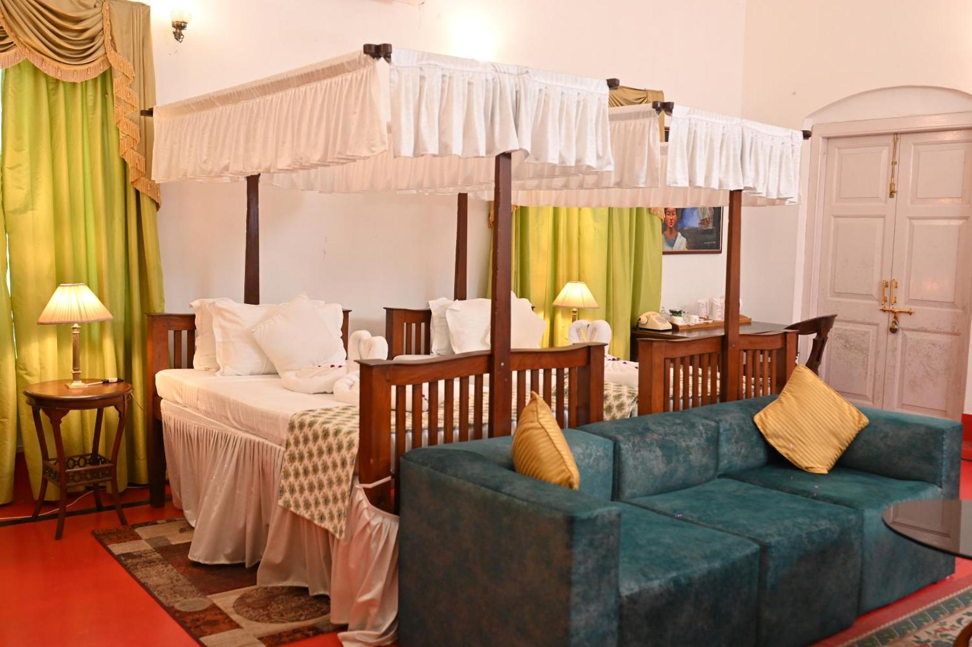 Hotel Thengal Manor Jorhāt Exterior foto